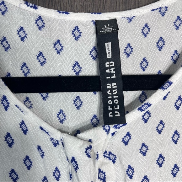+💙2/$40💙Design Lab Printed Button Down Long Sleeve Blouse Size Small - Picture 9 of 15